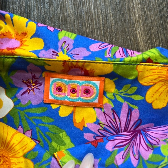 LHD MULTICOLOR FLORAL BUTTON UP TANK - Picture 3 of 5